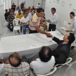 Banese libera crédito para ceramistas de Itabaianinha - Empresário ceramista assina o seu contrato