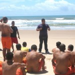 Internos do HCTP vão à praia e praticam ressocialização  - Fotos: Ascom/Sejuc