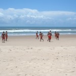 Internos do HCTP vão à praia e praticam ressocialização  - Fotos: Ascom/Sejuc