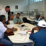 Pronese e prefeitura de Santana do São Francisco dão apoio a assentados - Fotos: Ascom/Pronese