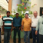 Pronese e prefeitura de Santana do São Francisco dão apoio a assentados - Fotos: Ascom/Pronese