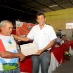 Catadores de laranja de Itabaianinha e Tomar do Geru recebem certificados do Mão Amiga -
