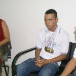 Alunos da Educação Especial ganham medalhas em Circuito Paraolímpico da Caixa de Natação - O estudante Jackson Santos Souza foi recebido pelo secretário de Estado da Educação