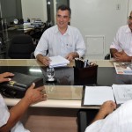 Secretário de Saúde discute isonomia salarial de médicos com Sindimed -