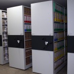 Procedimentos na Hemeroteca garantem a conservação de periódicos históricos - Arquivos deslizantes estão devidamente organizados / Fotos: Ascom/Segrase