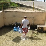 ITPS atesta que água de bica na BR101 é aprovada para consumo humano - O estudante Antônio dos Santos / Foto: Jairo Andrade/Sedetec