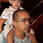 Pais e filhos aplaudem 1º espetáculo infantil do Festival de Teatro - Aline Santos e a família