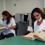 Procedimentos na Hemeroteca garantem a conservação de periódicos históricos - Arquivos deslizantes estão devidamente organizados / Fotos: Ascom/Segrase