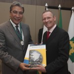 Déda recebe de prefeitos de todo o Brasil a Medalha Célio de Castro - O governador Marcelo Déda com o prefeito de Aracaju Edvaldo Nogueira e o deputado Almeida Lima