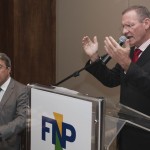 Déda recebe de prefeitos de todo o Brasil a Medalha Célio de Castro - O governador Marcelo Déda com o prefeito de Aracaju Edvaldo Nogueira e o deputado Almeida Lima