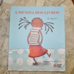Obra infantil 'A menina dos livros' é publicada com apoio do Instituto Banese - A diretora administrativa do Instituto Banese