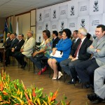 Déda empossa cinco novos secretários e consolida reforma administrativa no Governo - O secretário Sérgio Ferrari asina termo de posse