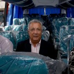 Governador em exercício prestigia entrega de novos ônibus -