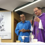Jackson Barreto participa de missa em celebração pela Semana Santa -