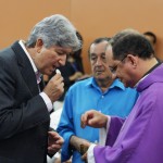 Jackson Barreto participa de missa em celebração pela Semana Santa -