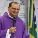 Jackson Barreto participa de missa em celebração pela Semana Santa -
