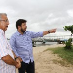 Vicegovernador e secretário vistoriam o andamento das obras na Orla da Atalaia Nova - Fotos: Mario Sousa/Seinfra