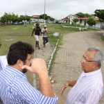 Vicegovernador e secretário vistoriam o andamento das obras na Orla da Atalaia Nova - Fotos: Mario Sousa/Seinfra