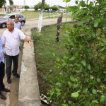Vicegovernador e secretário vistoriam o andamento das obras na Orla da Atalaia Nova - Fotos: Mario Sousa/Seinfra