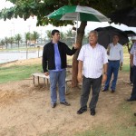 Vicegovernador e secretário vistoriam o andamento das obras na Orla da Atalaia Nova - Fotos: Mario Sousa/Seinfra