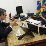 Governador mantém audiência com o senador Eduardo Amorim  -