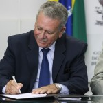 Déda assina Termo de Cooperação visando eliminar os casos de nascimentos não registrados -