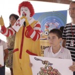 Alunos da Escola Estadual Senador Leite Neto se divertem com palhaço Ronald Mcdonald´s - Os alunos se divertiram com as brincadeiras / Fotos: Juarez Silveira/Seed