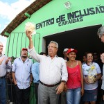 Vicegovernador participa de entrega de casas no assentamento Caraíbas