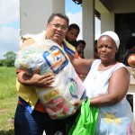Seides entrega alimentos doados pela Defesa Civil Nacional aos quilombolas - Fotos: Edinah Mary/Seides