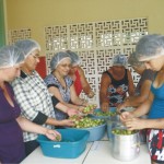 Técnicos da Emdagro ministram oficina sobre processamento do umbu - Fotos: Ascom/Emdagro