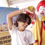 Alunos da Escola Estadual Senador Leite Neto se divertem com palhaço Ronald Mcdonald´s - Os alunos se divertiram com as brincadeiras / Fotos: Juarez Silveira/Seed