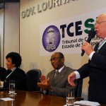 Governador acompanha homenagem ao ministro Ubiratan Aguiar -