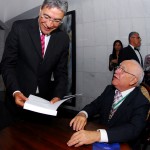 Governador acompanha homenagem ao ministro Ubiratan Aguiar -