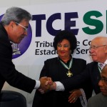Governador acompanha homenagem ao ministro Ubiratan Aguiar -