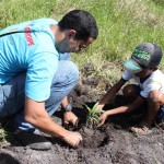Semarh realiza plantio de espécies da Mata Atlântica às margens do rio Poxim - Fotos: Ascom/Semarh