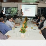 Governador encaminha projeto com reajuste do magistério para a Assembleia Legislativa - O governador Marcelo Déda cumprimenta o deputado Gustinho Ribeiro