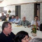 Governador encaminha projeto com reajuste do magistério para a Assembleia Legislativa - O governador Marcelo Déda cumprimenta o deputado Gustinho Ribeiro