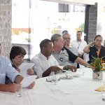 Governador encaminha projeto com reajuste do magistério para a Assembleia Legislativa - O governador Marcelo Déda cumprimenta o deputado Gustinho Ribeiro
