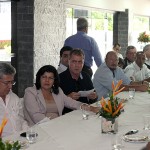 Governador encaminha projeto com reajuste do magistério para a Assembleia Legislativa - O governador Marcelo Déda cumprimenta o deputado Gustinho Ribeiro