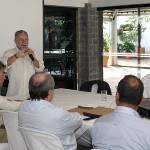 Governador encaminha projeto com reajuste do magistério para a Assembleia Legislativa - O governador Marcelo Déda cumprimenta o deputado Gustinho Ribeiro