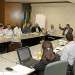 Governador e prefeito criam Mesa de Acompanhamento de projetos de infraestrutura - O governador Marcelo Déda ao lado do prefeito Edvaldo Nogueira e do secretário de Estado da Casa Civil