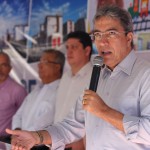 Déda participa de assinatura de ordem de serviço da PMA - O prefeito Edvaldo Nogueira assina ordem de serviço