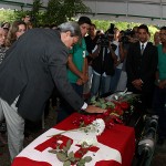 Déda presta sua última homenagem ao jornalista Cleomar Brandi - Fotos: Marcos Rodrigues/ASN
