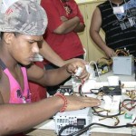 Oficina de Metarreciclagem de Computadores insere alunos no mercado de trabalho - Fotos: Juarez Silveira/Seed