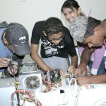 Oficina de Metarreciclagem de Computadores insere alunos no mercado de trabalho - Fotos: Juarez Silveira/Seed