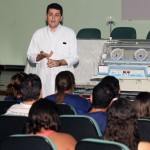 Profissionais do Samu treinam uso de incubadora de transporte - Fotos: Márcio Dantas/FHS