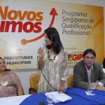 'Novos Rumos' leva qualificação profissional a comunidades de baixa renda - A secretária de Estado da Inclusão Social