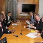 Déda passa a semana em busca de investimentos para SE - Déda assina termo que isenta mais de 5 mil alunos da inscrição do vestibular da UFS / Foto: Marcelle Cristinne/ASN
