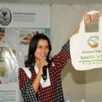 CONVITE À IMPRENSA  Lançamento do 'Frutos da Terra' em Itabaianinha - A secretária Eliane Aquino em uma das reuniões com agricultores sobre o programa Frutos da Terra