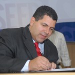 Déda assina termo que isenta 5